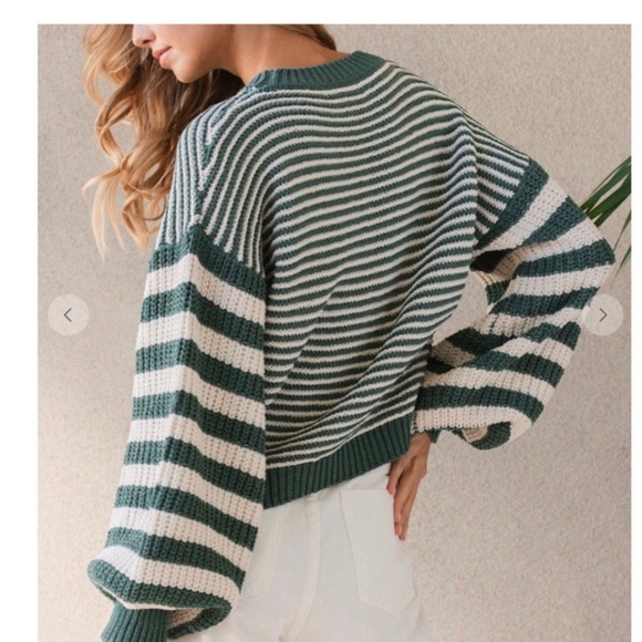 Woman’s Green and Cream sweater - Picture 2 of 2